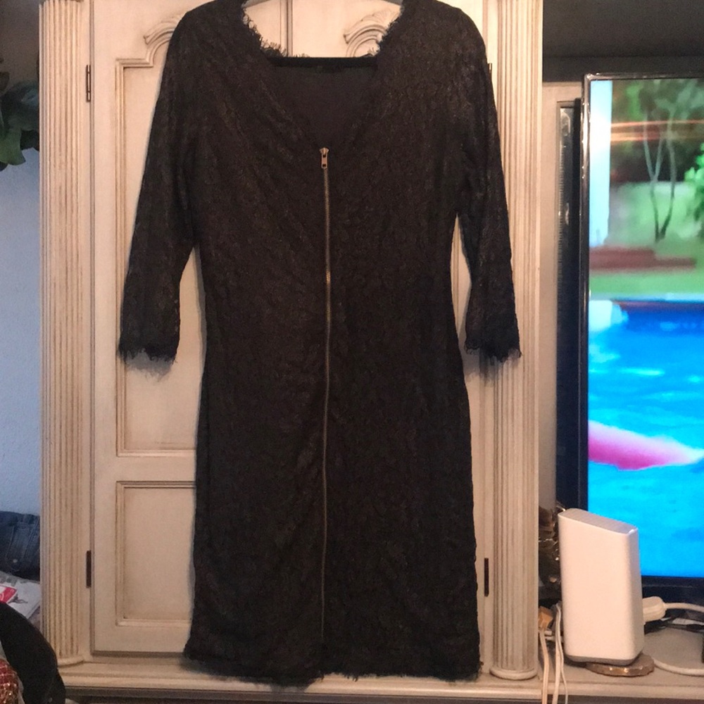 Lace dress - Picture 2 of 5